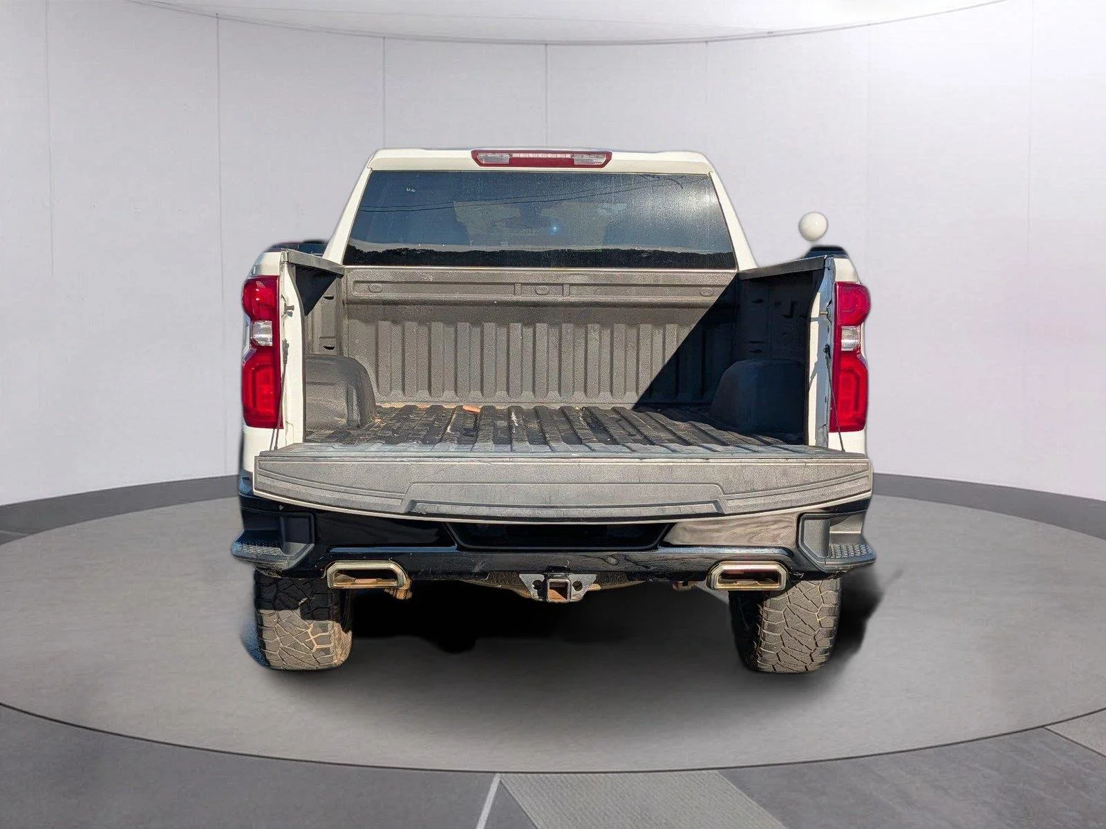 Used 2021 SUMMIT WHITE Chevrolet Custom Trail Boss image 8