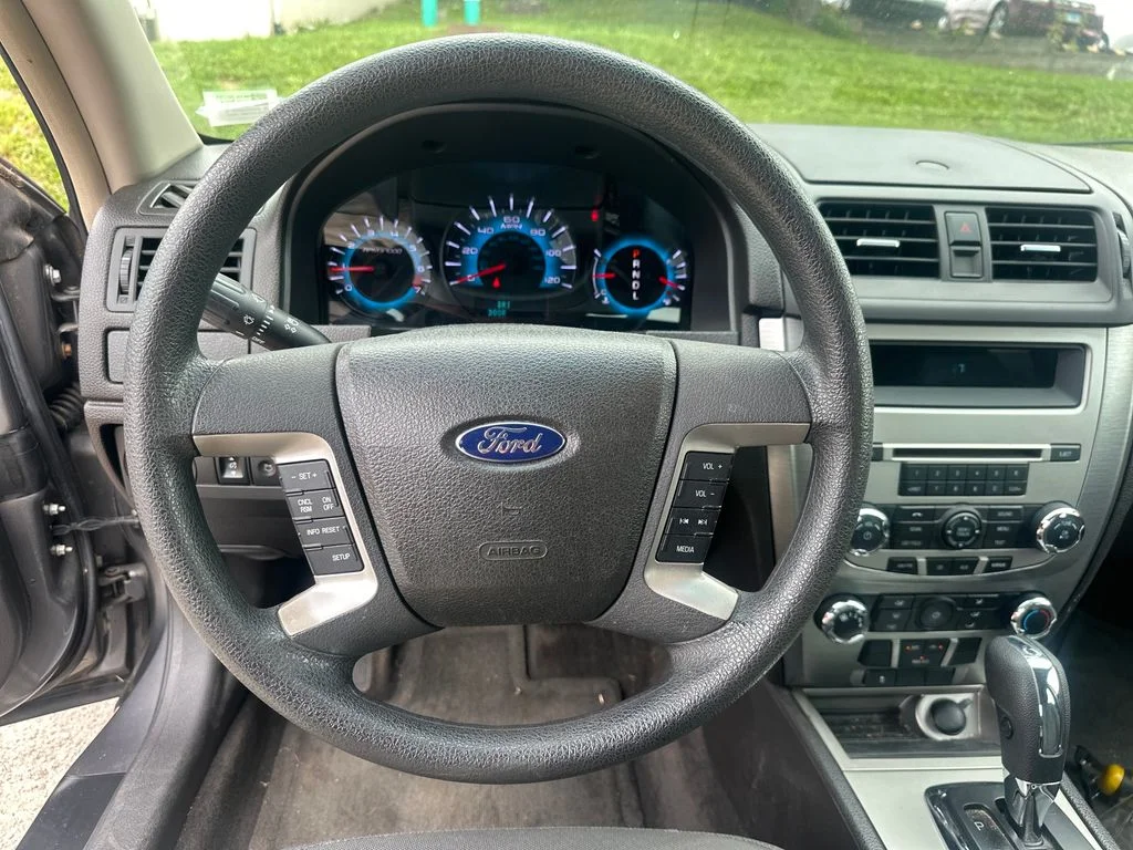 Used 2010 Sterling Gray Metallic Ford SE image 14