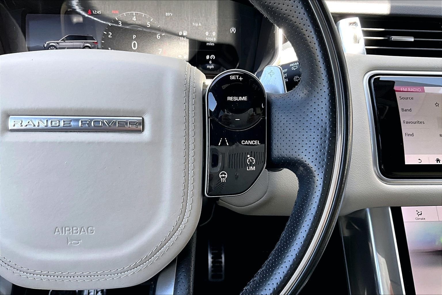 Used 2022 White Land Rover HSE Silver Edition image 19