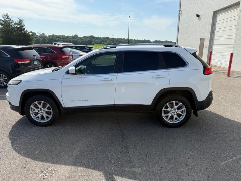 Used 2016 Jeep Cherokee Latitude with VIN 1C4PJMCS2GW193064 for sale in Wood River, IL