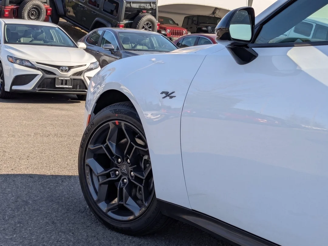 New 2026 White Dodge R/T - - AWD - Blacktop Pack - Hurricane Turbo - 20 Black Wheels & More! image 9
