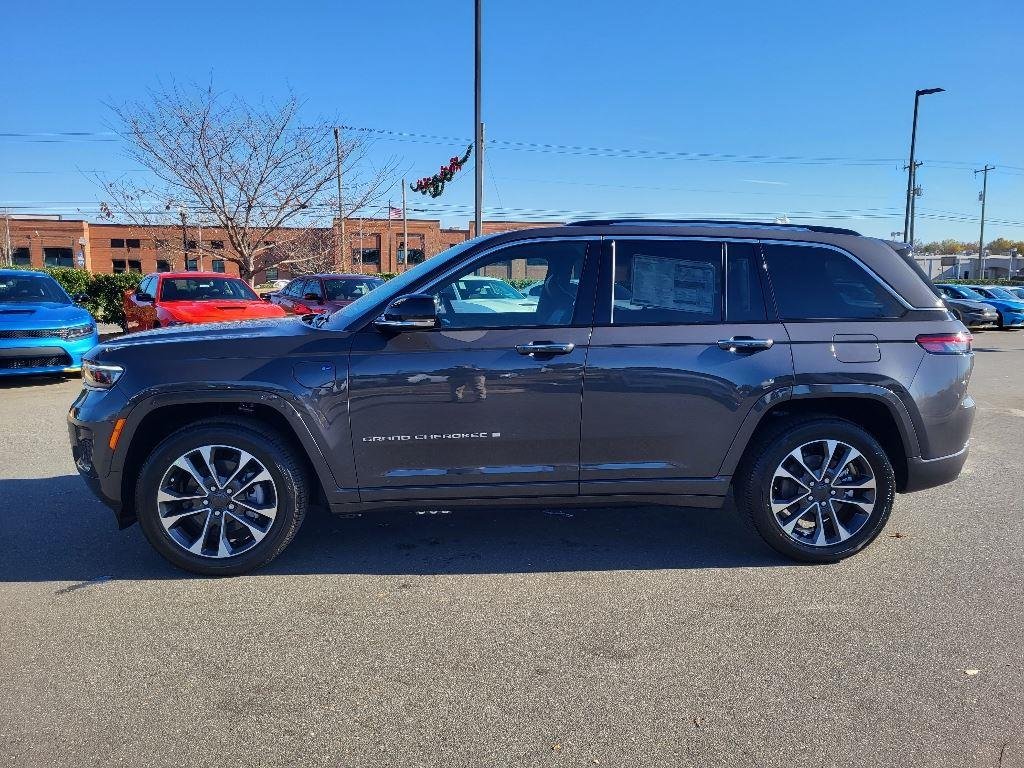 New 2024 Baltic Gray Metallic Clear-Coat Exterior Paint Jeep Overland image 19