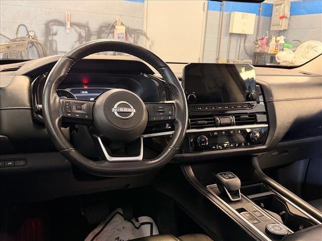 Used 2023 Super Black Nissan SL image 7