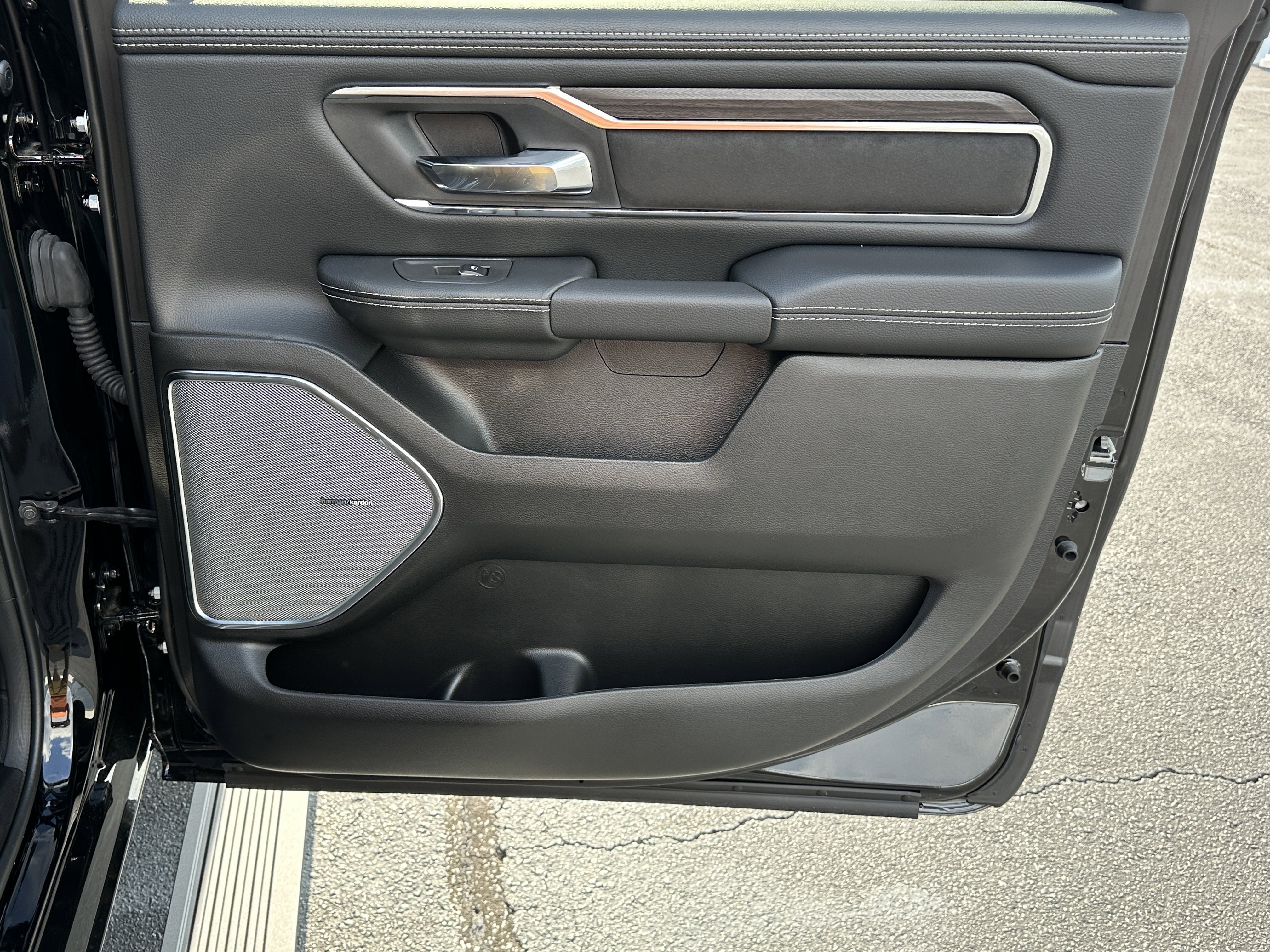 2026 RAM 1500 Laramie - Photo 17