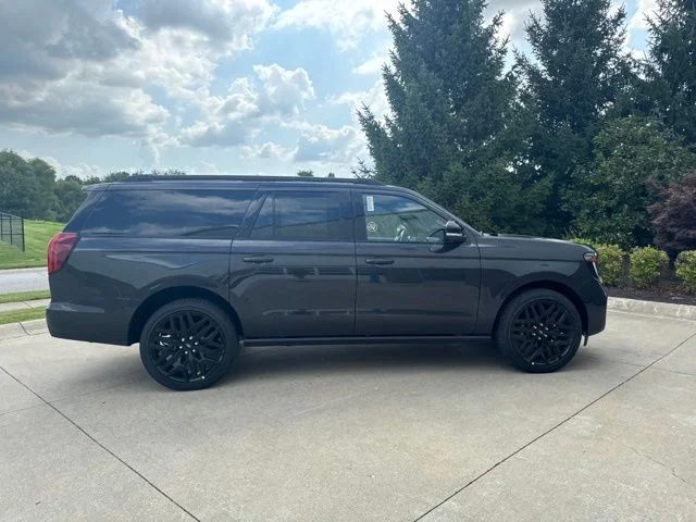 New 2027 Gray Ford Platinum image 4