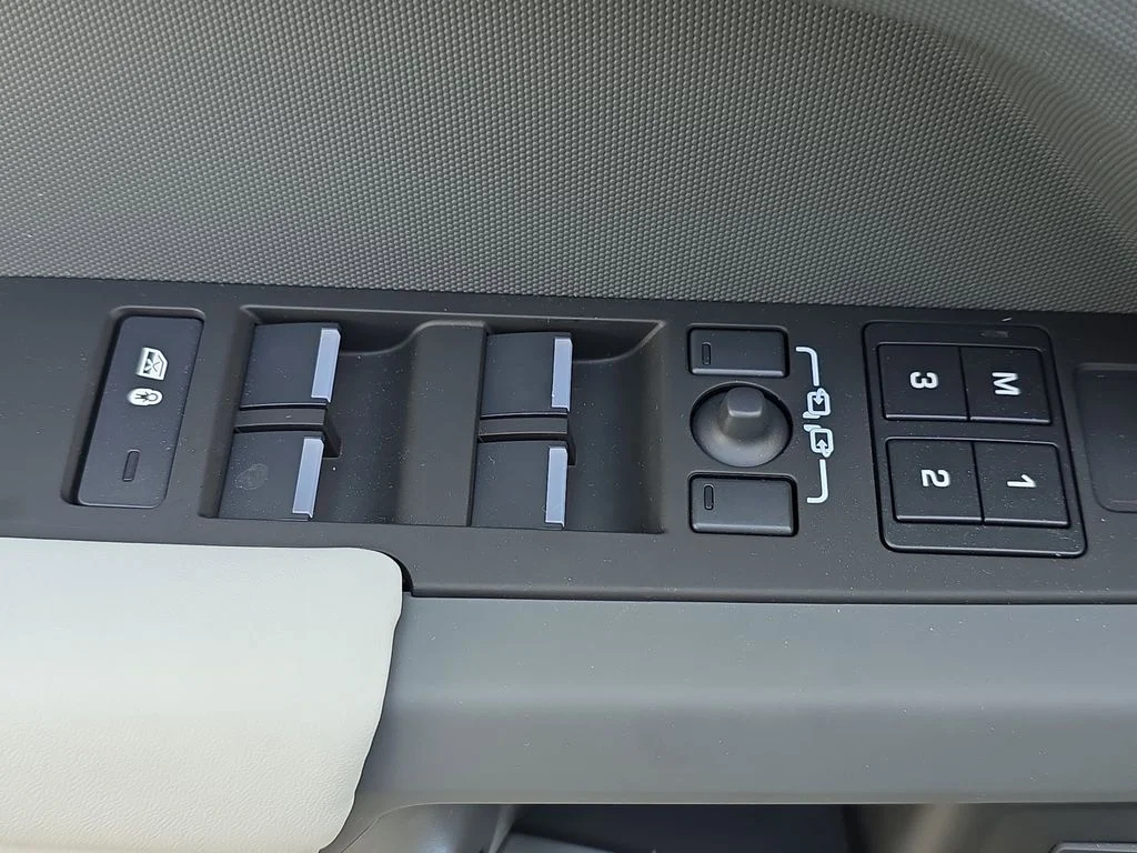 New 2026 Woolstone Green LAND ROVER X-Dynamic SE image 29