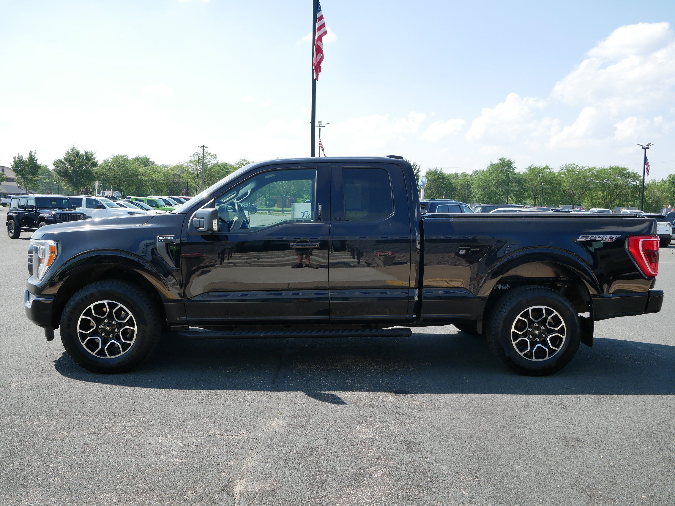 Used 2022 Black Ford XL image 5