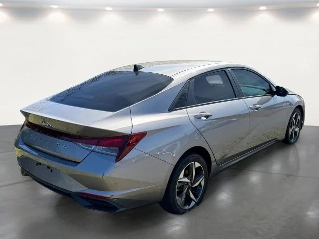 Used 2023 Silver Hyundai SEL image 15