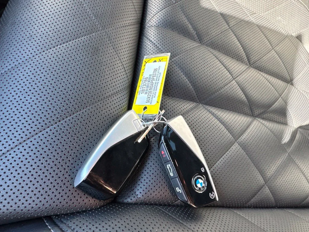 Used 2023 Black BMW xDrive40i image 37