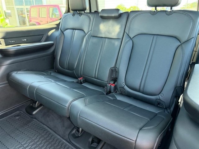 New 2026 Velvet Red Pearl-Coat Exterior Paint Jeep Limited Reserve image 9