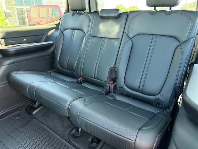 New 2026 Velvet Red Pearl-Coat Exterior Paint Jeep Limited Reserve image 9