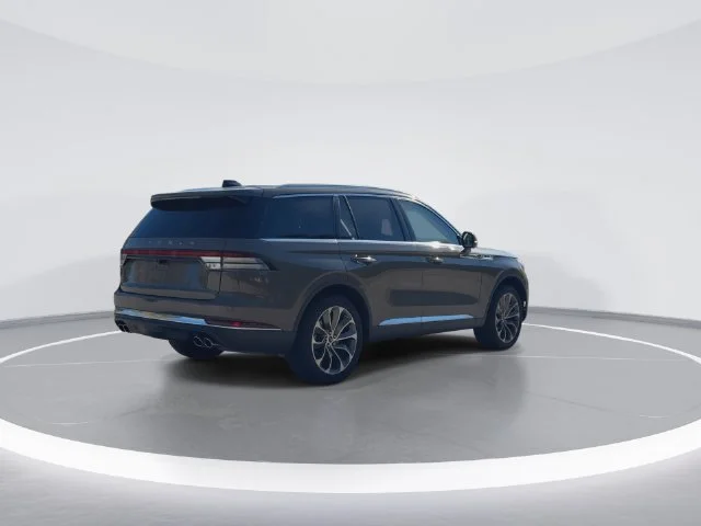 Used 2025 Gray Lincoln Premiere image 8