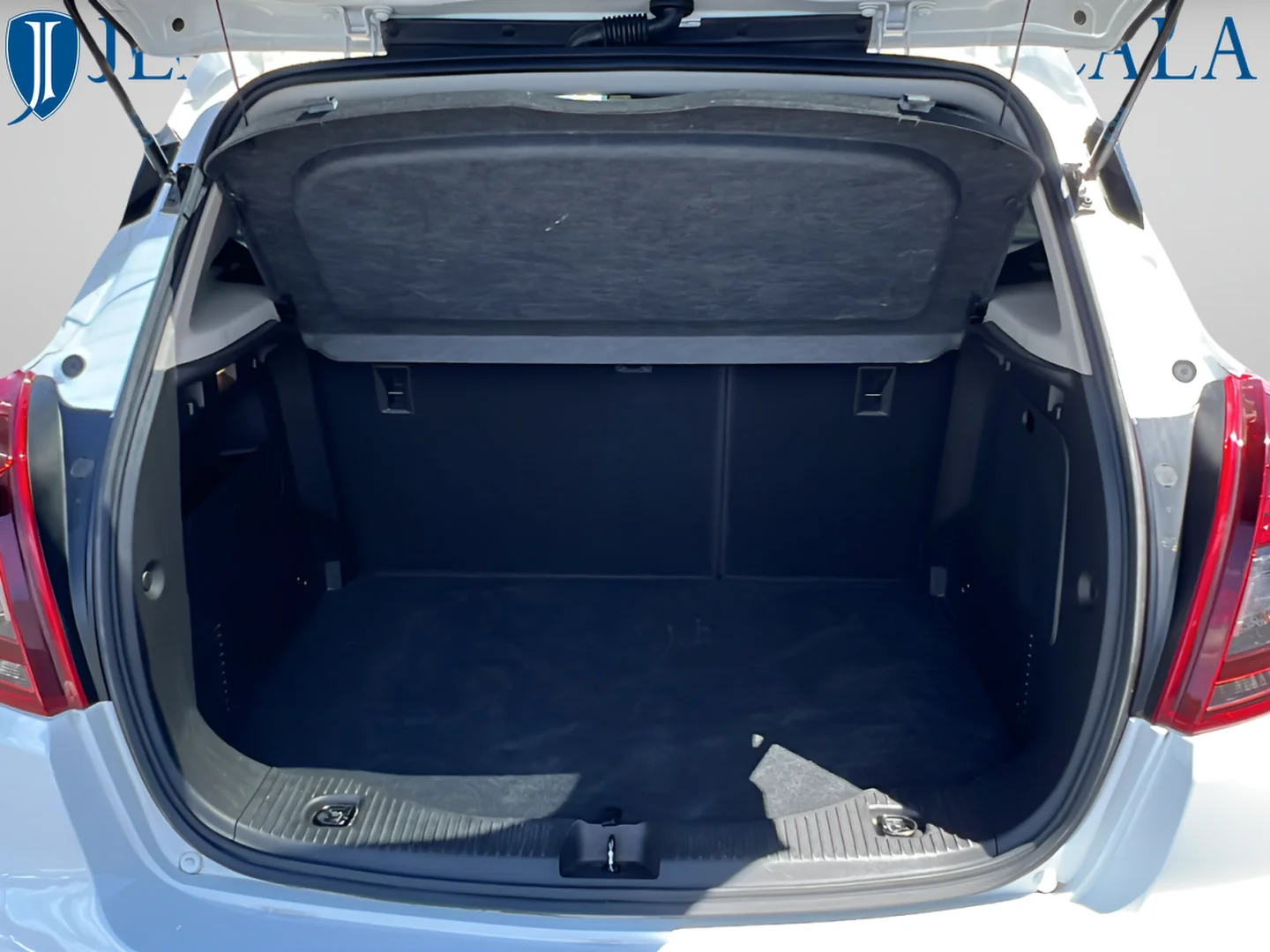 Used 2020 Summit White Buick Preferred image 9