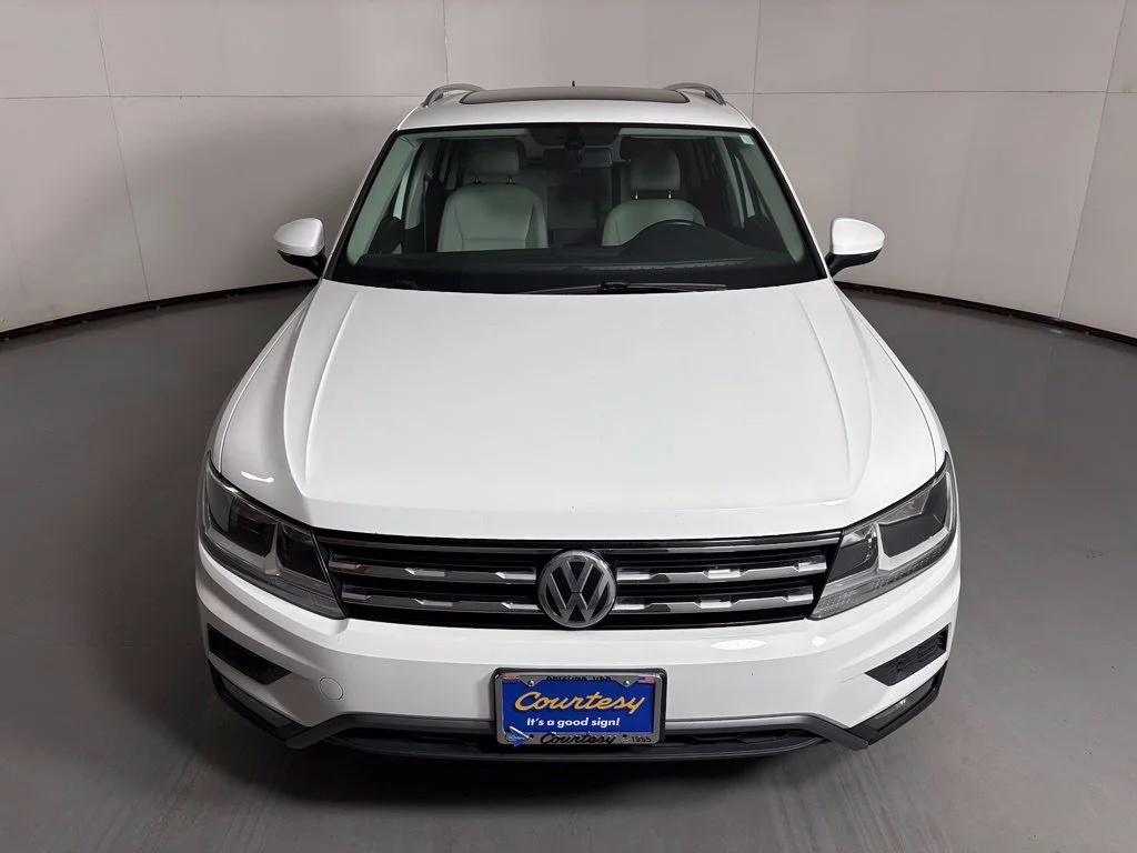 Used 2018  Volkswagen 2.0T SEL image 3