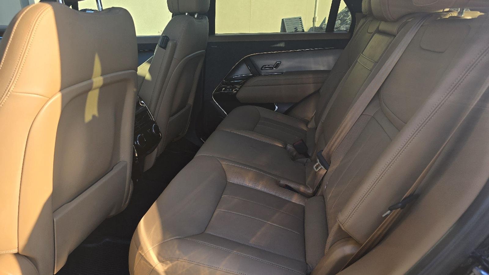 Certified Used 2025 Santorini Black Land Rover SE image 8
