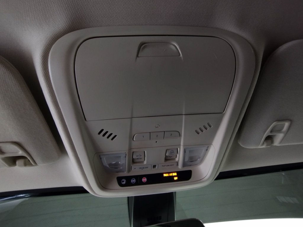 Used 2019  Cadillac Luxury image 16