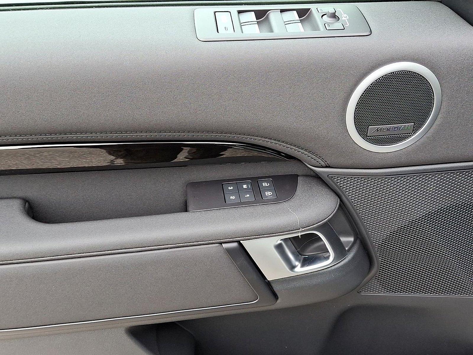 2025 Land Rover Discovery S - Photo 19
