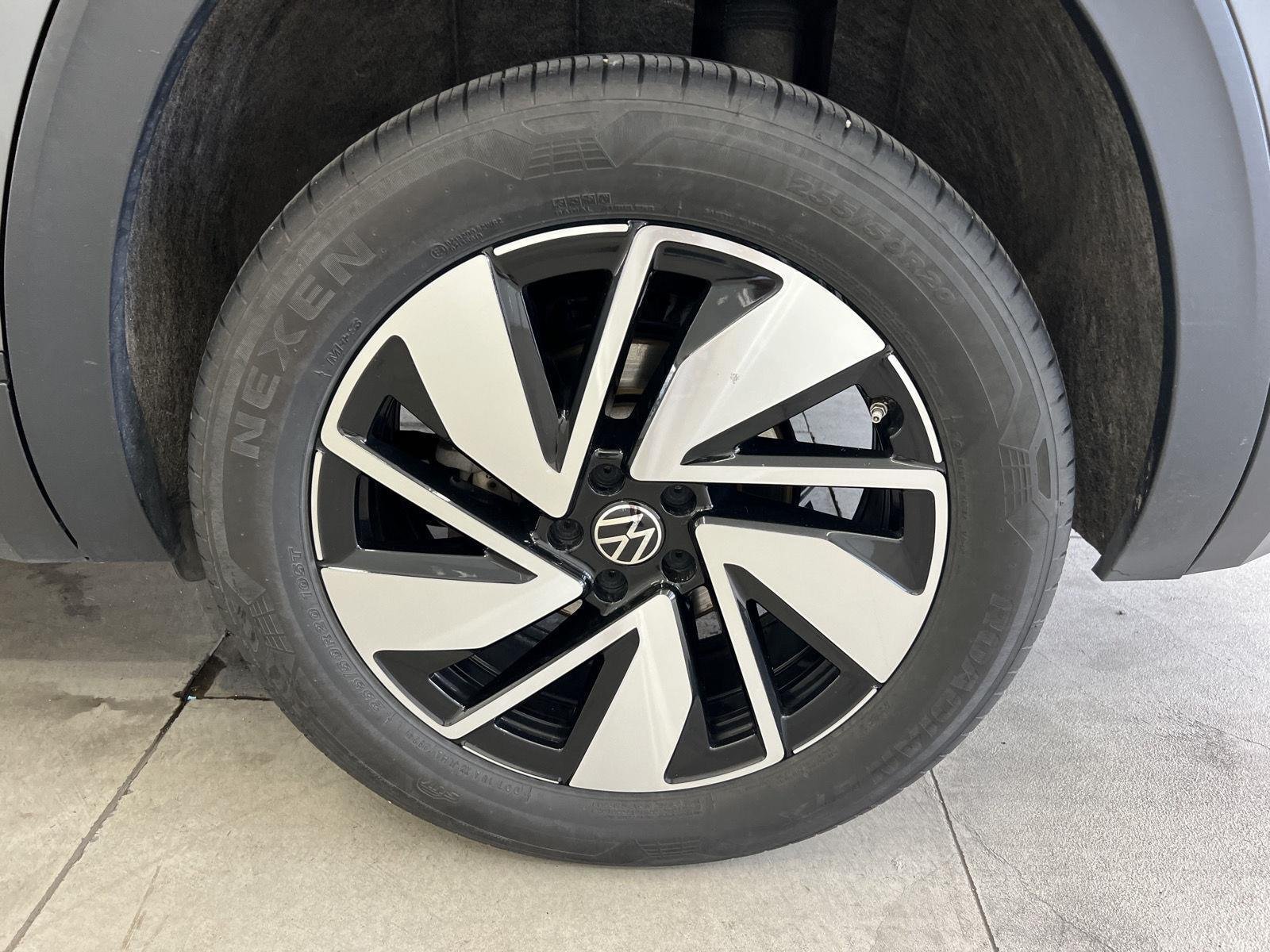 2025 Volkswagen Atlas SE w/Tech - Photo 10