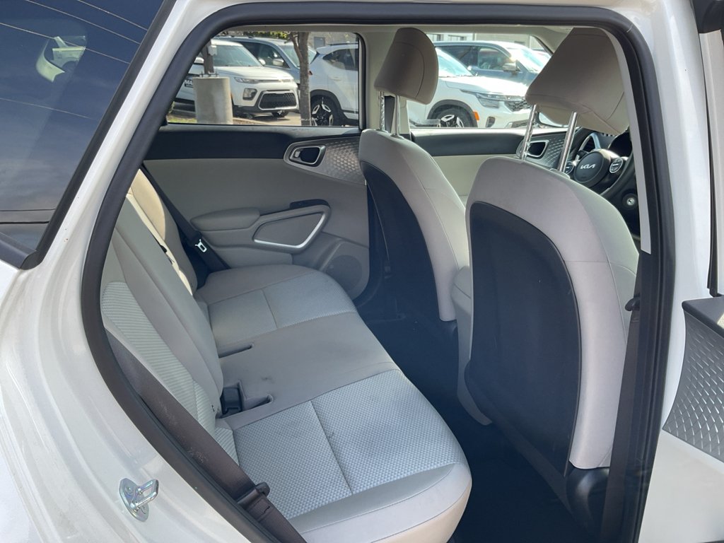 Used 2025 Whi Kia LX image 12