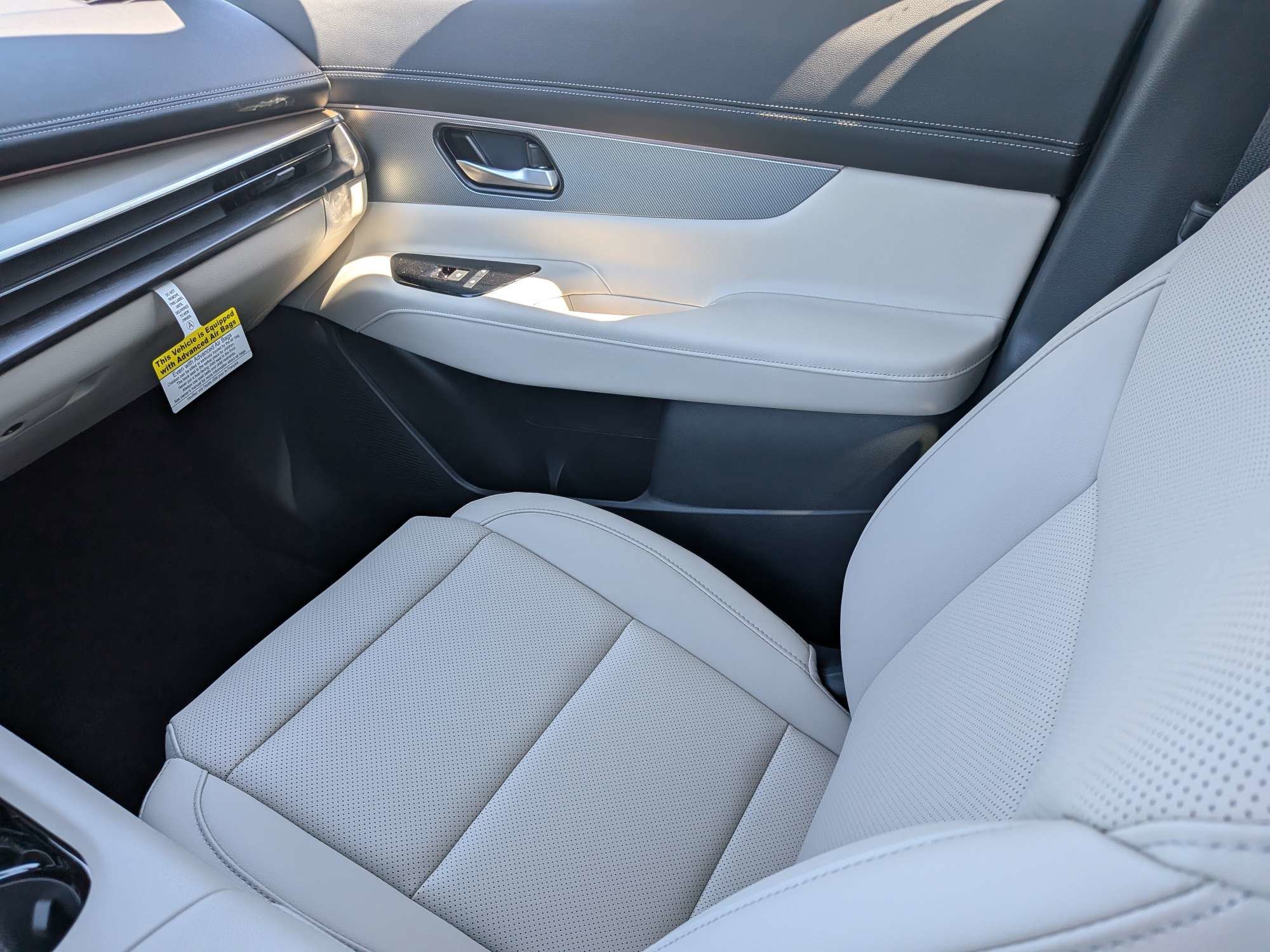 New 2026 White Nissan SL image 14