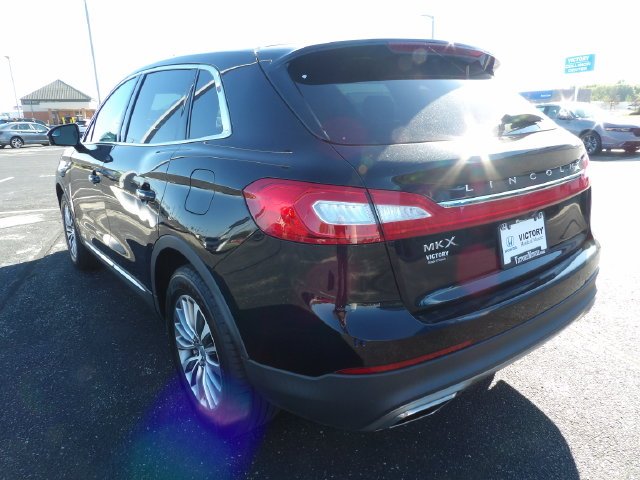 Used 2016 Black Velvet Lincoln Select image 5