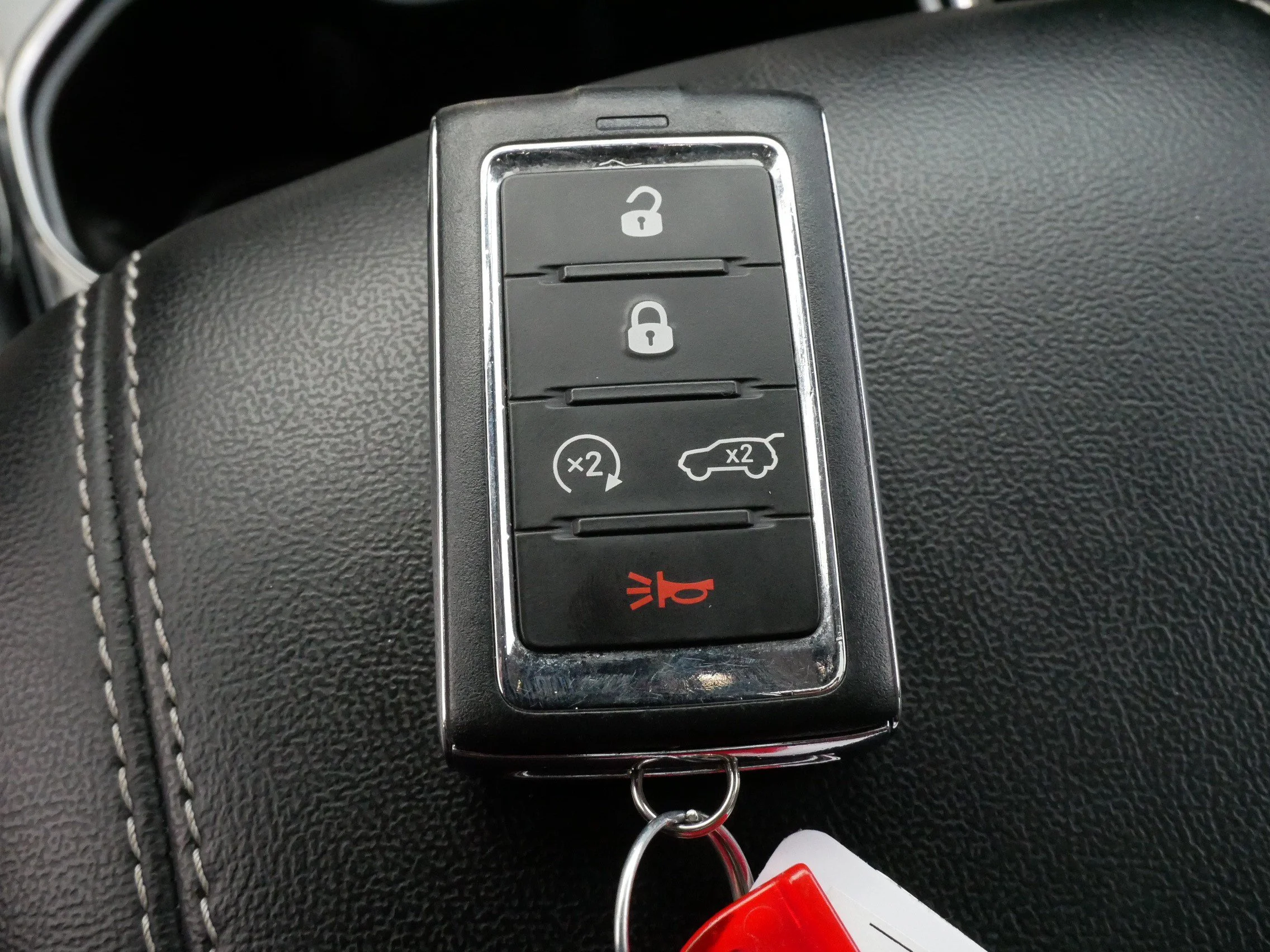 Used 2023 Diamond Black Crystal Pearlcoat Jeep  image 35