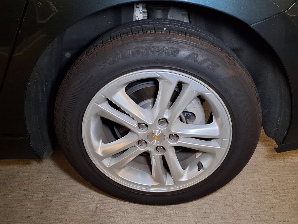 Used 2017 GRAPHITE METALLIC Chevrolet LT image 18