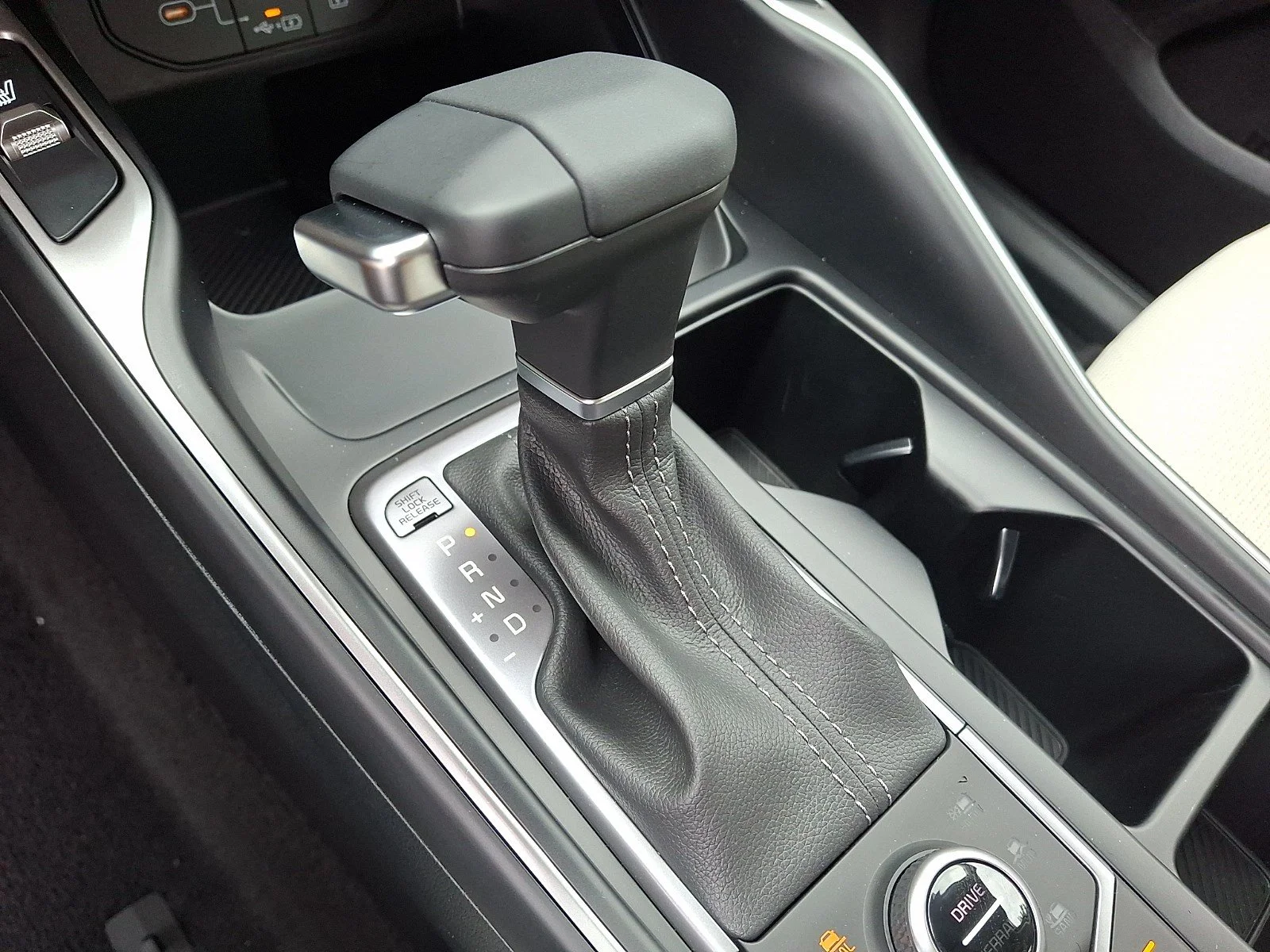 New 2026 Glacial White Pearl Kia S image 7