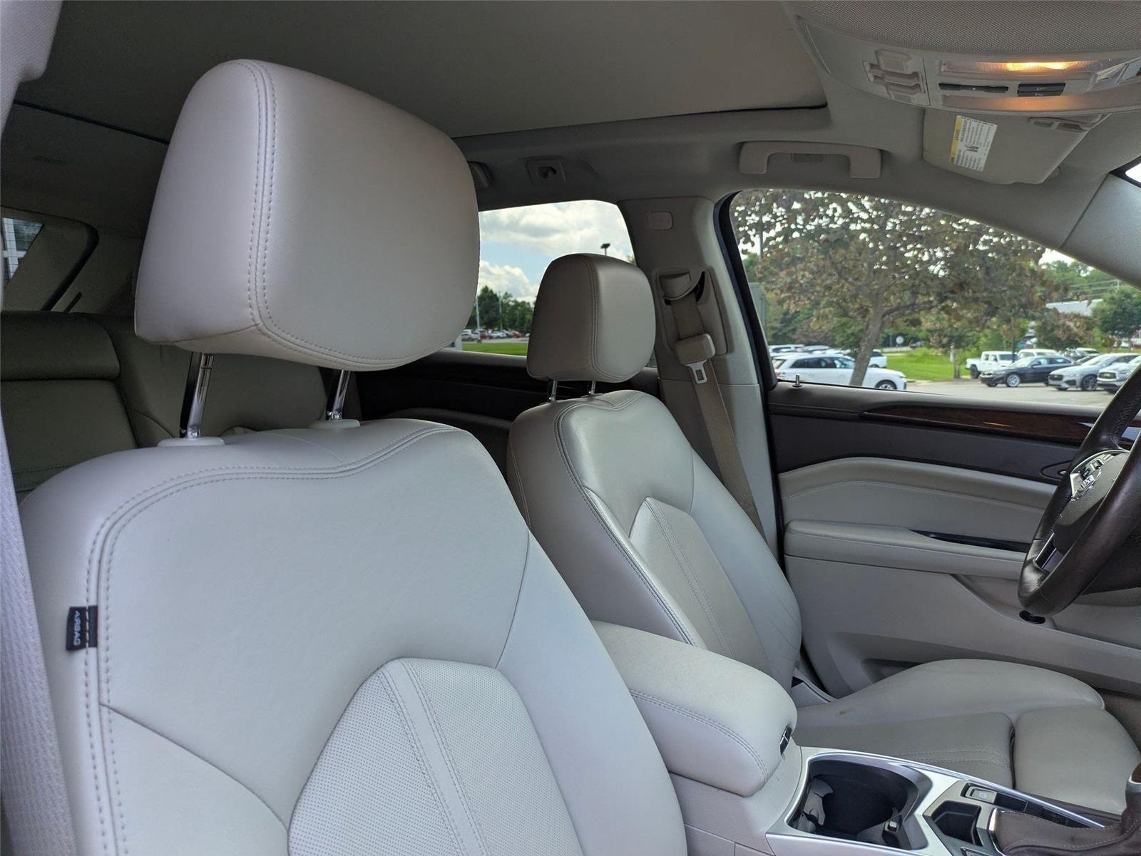 Used 2016  CADILLAC LUXU image 32