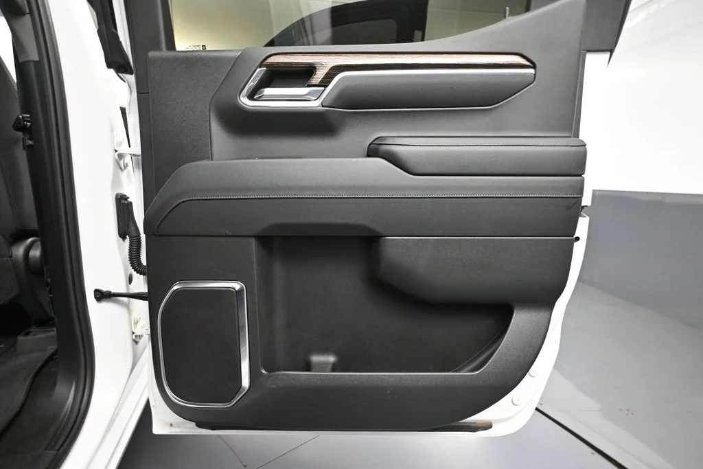 Certified Used 2024 White GMC Elevation image 30
