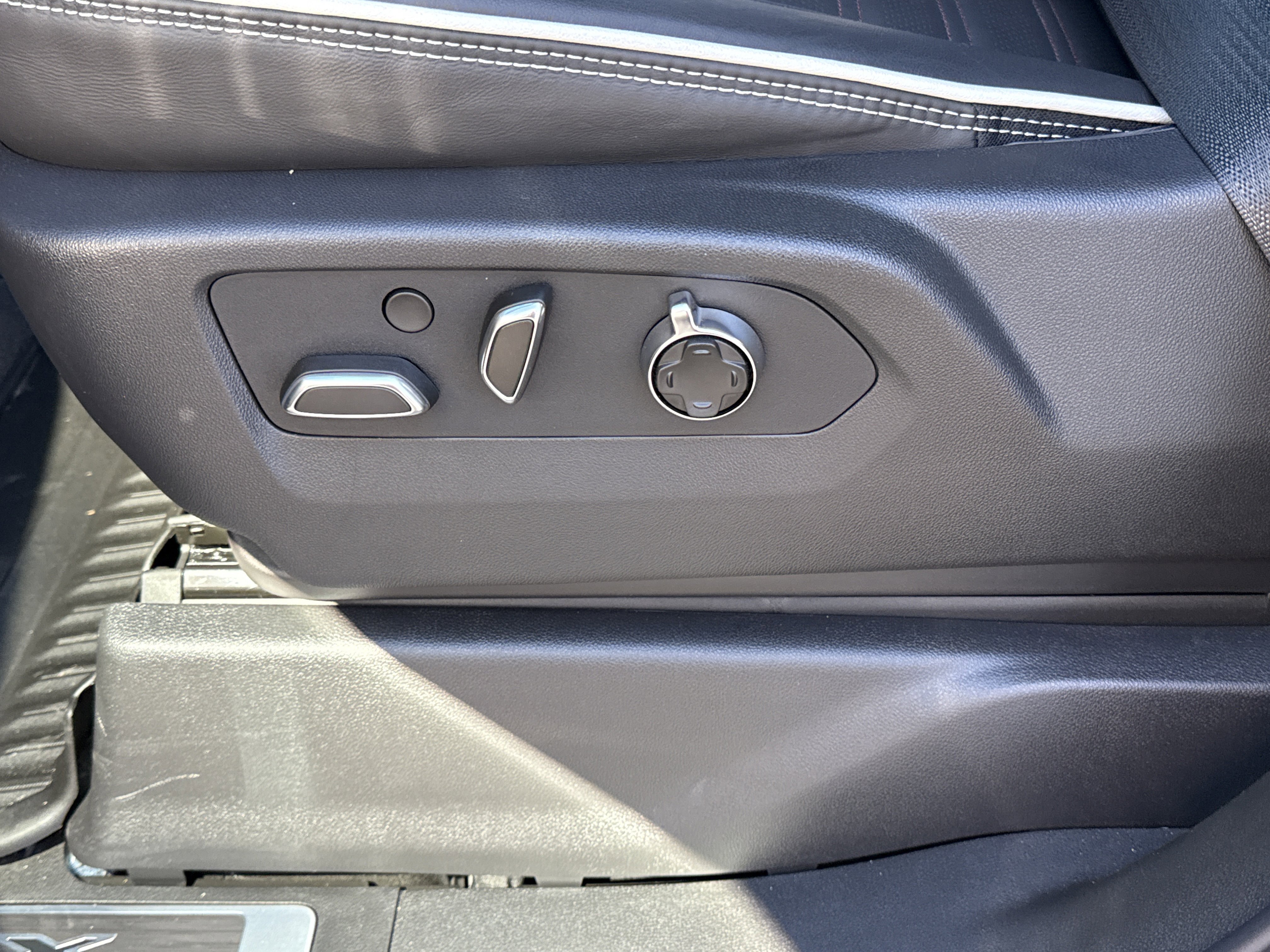 2026 GMC Sierra 1500 AT4X - Photo 18