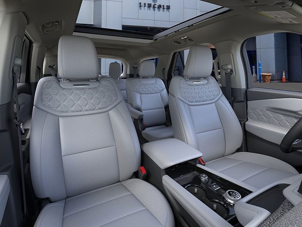 New 2026 Star White Metallic Tri-Coat Ford Platinum™ image 10
