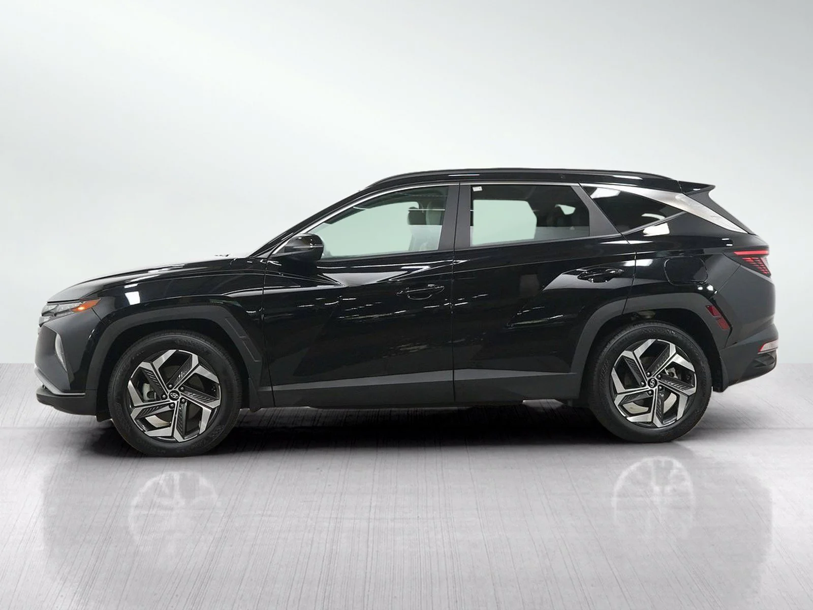 Used 2022 Phantom Black Hyundai SEL image 2