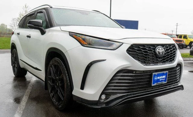 Used 2022 Beige Toyota XSE image 4