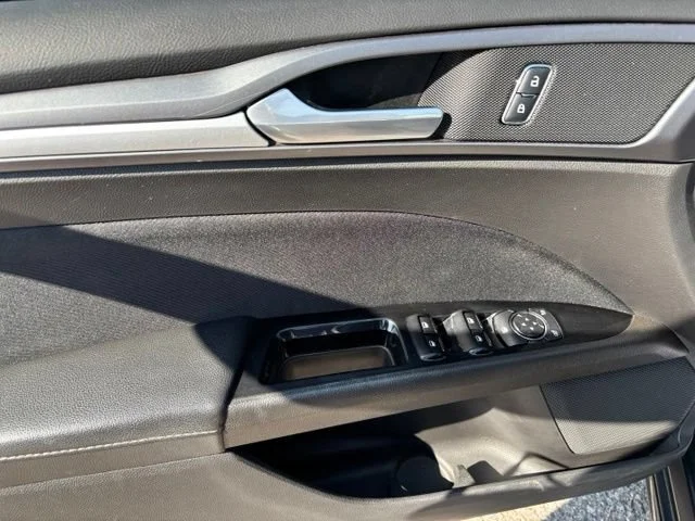 Used 2016 Gray Ford SE image 11