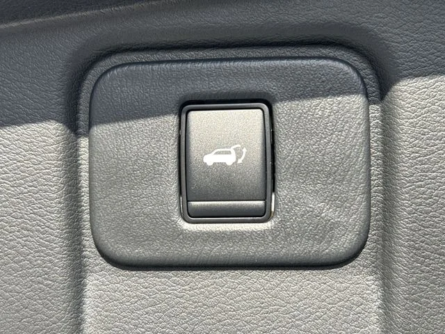 Used 2024 White Nissan Platinum image 13