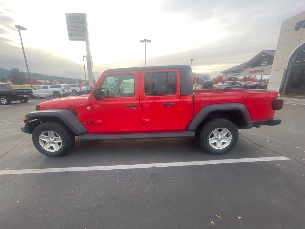 Used 2020 Red Jeep Sport image 8
