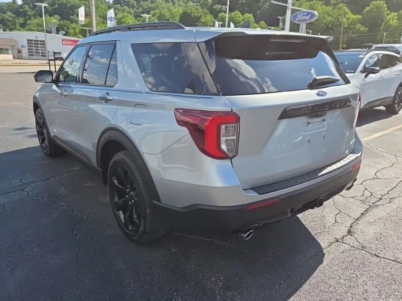 Used 2023 Silver Ford ST-Line image 5