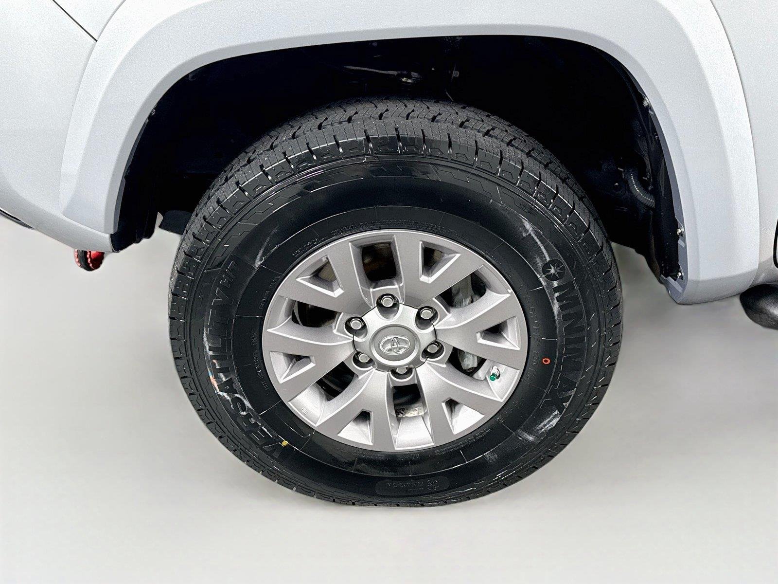 Used 2019 Cement Toyota SR5 image 40