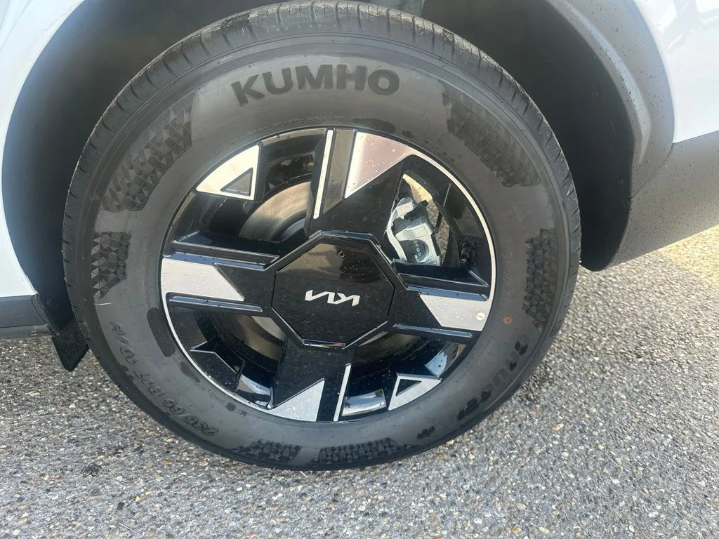 New 2026 White Kia LX image 20