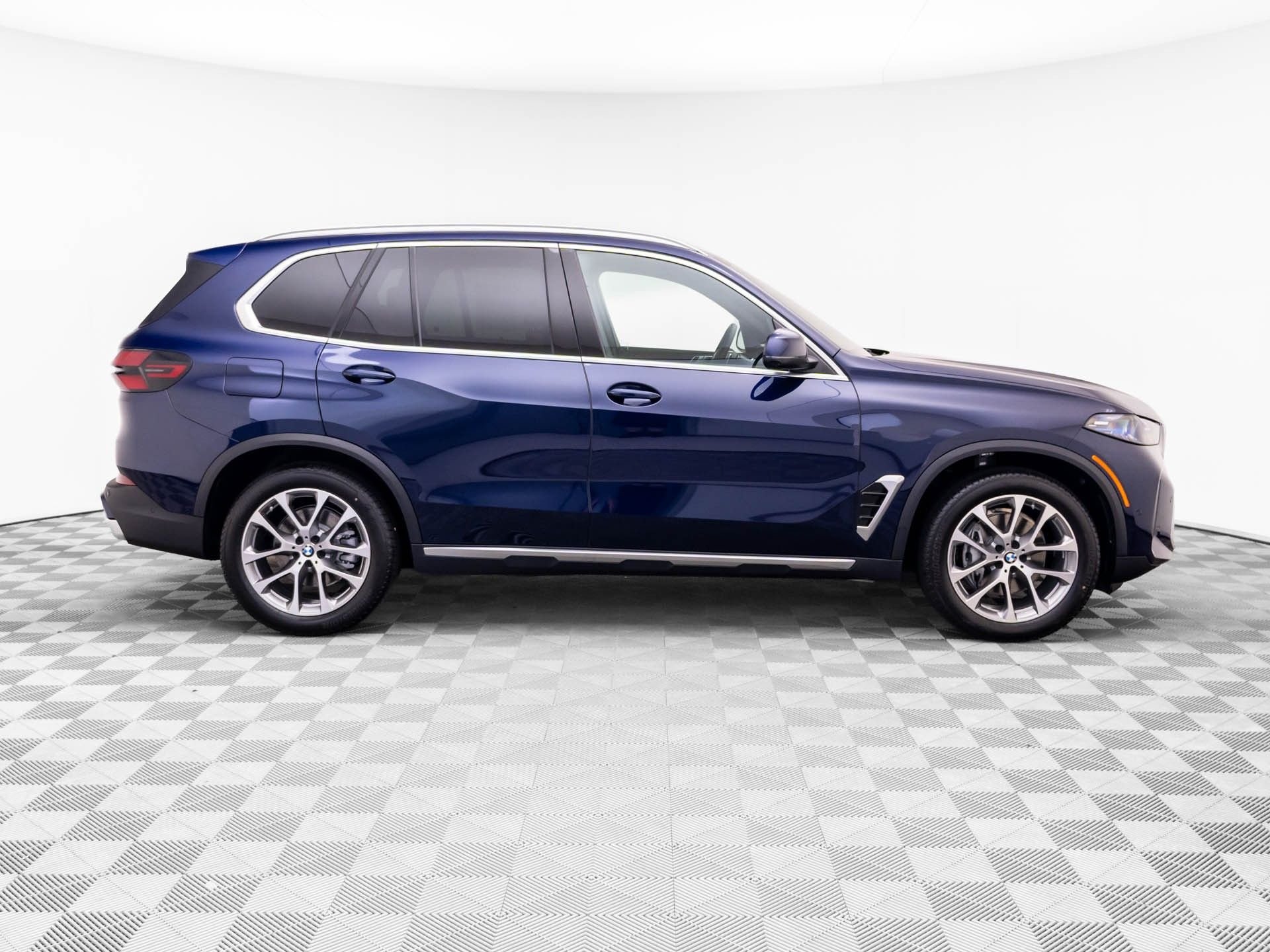 New 2026 Tanzanite Blue II Metallic BMW xDrive40i image 8
