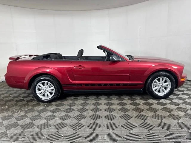 Used 2005 Red Ford V6 image 21