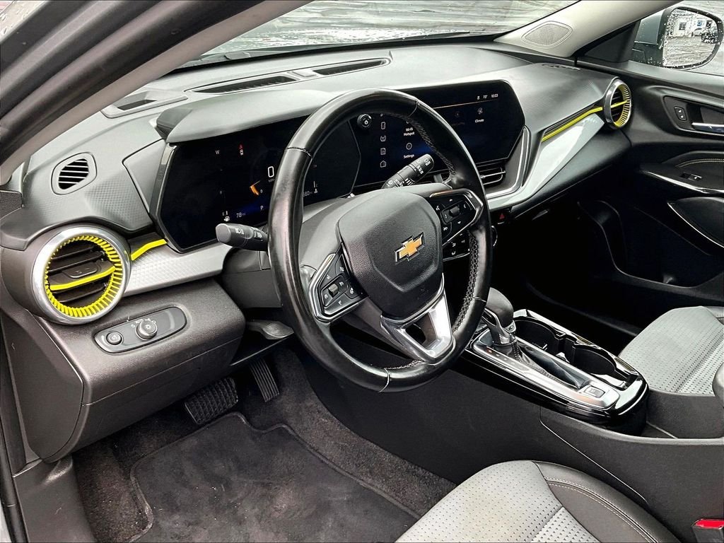 Used 2024 Gray Chevrolet LT image 8