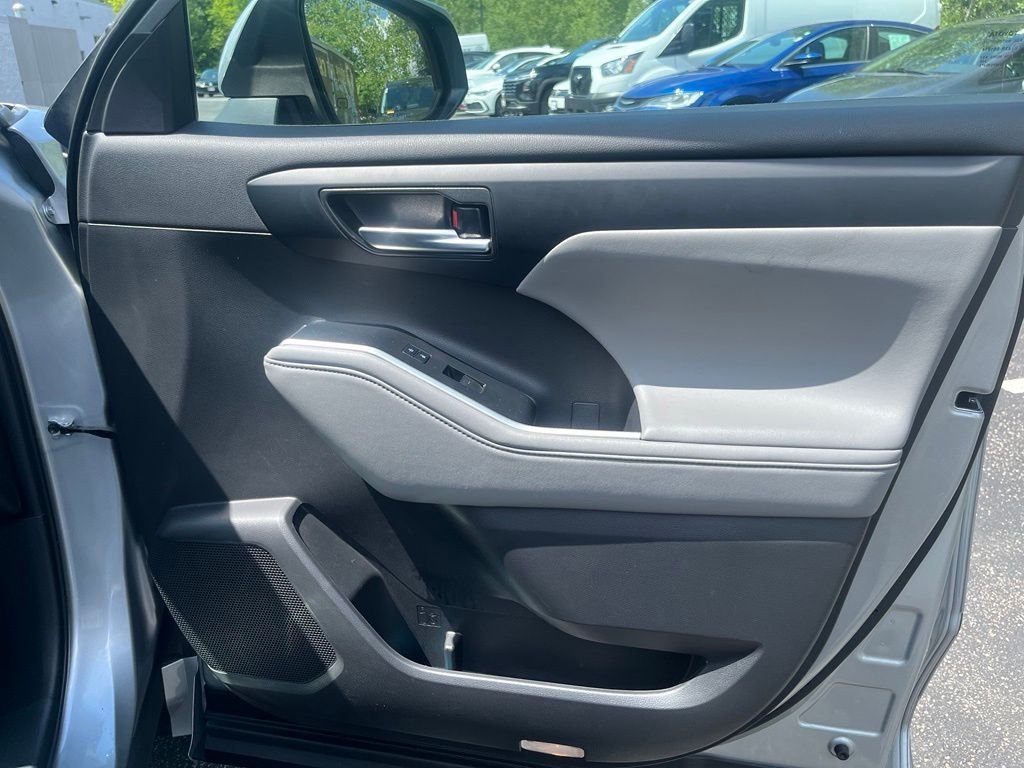Used 2023 Silver Toyota XLE image 11
