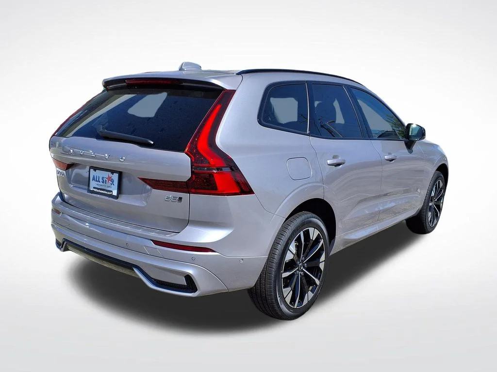 New 2026 Aurora Silver Volvo Plus image 8