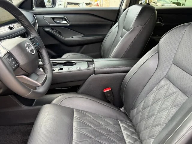 Used 2025 Gold Nissan Platinum image 10