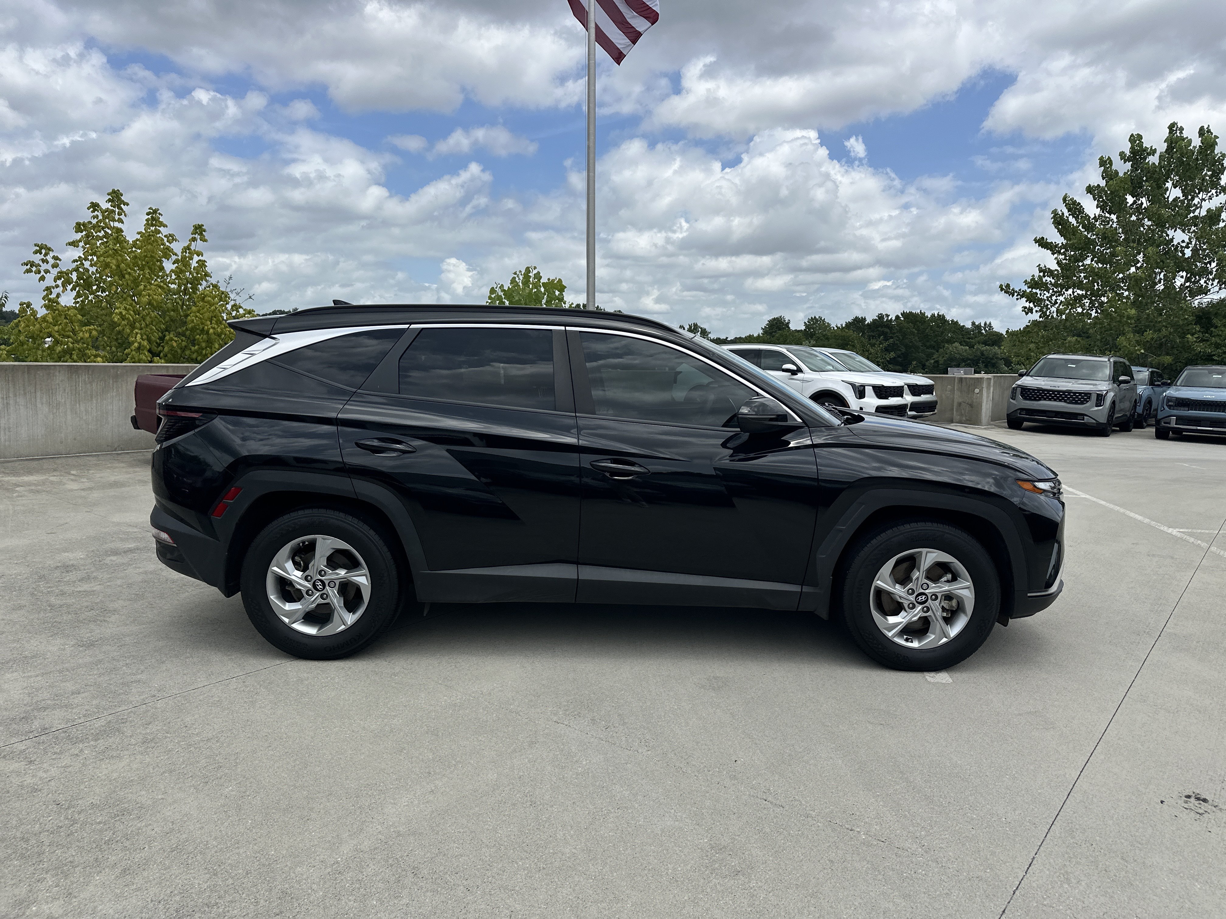 Used 2022 Phantom Black Hyundai SEL image 5