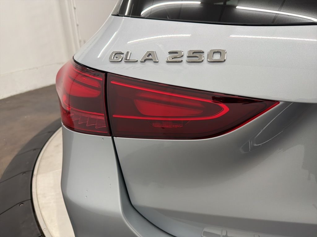 Used 2026 Silver Mercedes-Benz GLA 250 image 11