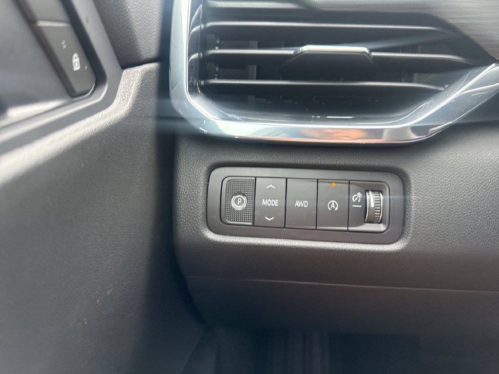 New 2027 Sterling Metallic GMC Elevation image 18
