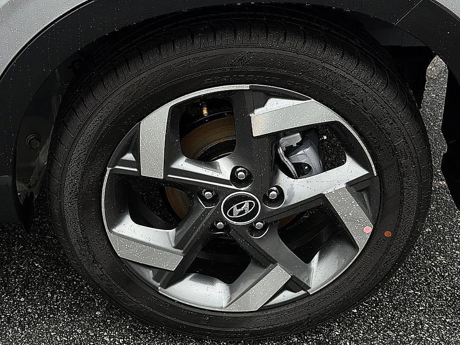 New 2026 Shimmering Silver Hyundai SEL image 22